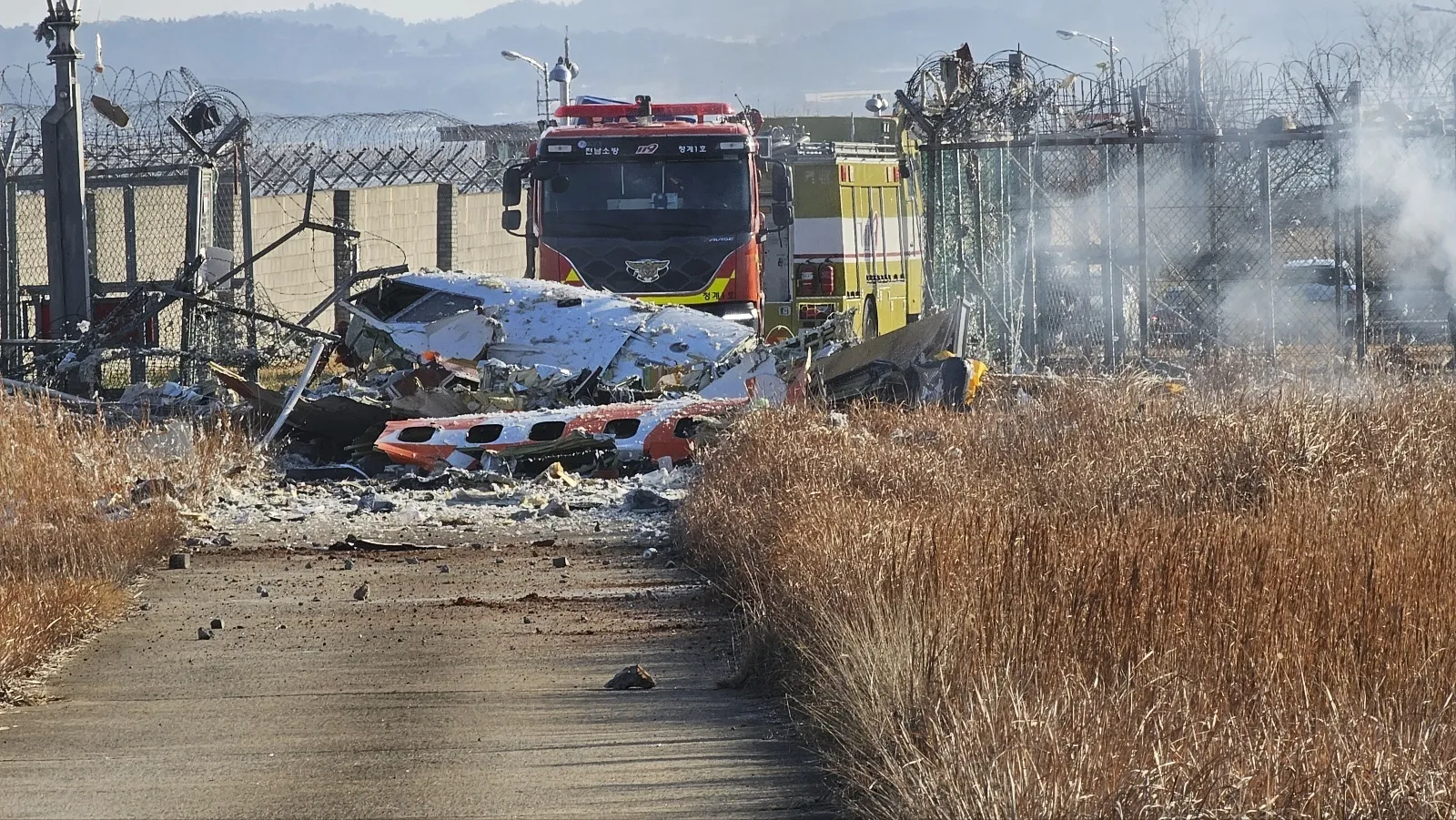 Plane crashes South Korea airport